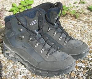 Hiking shoe